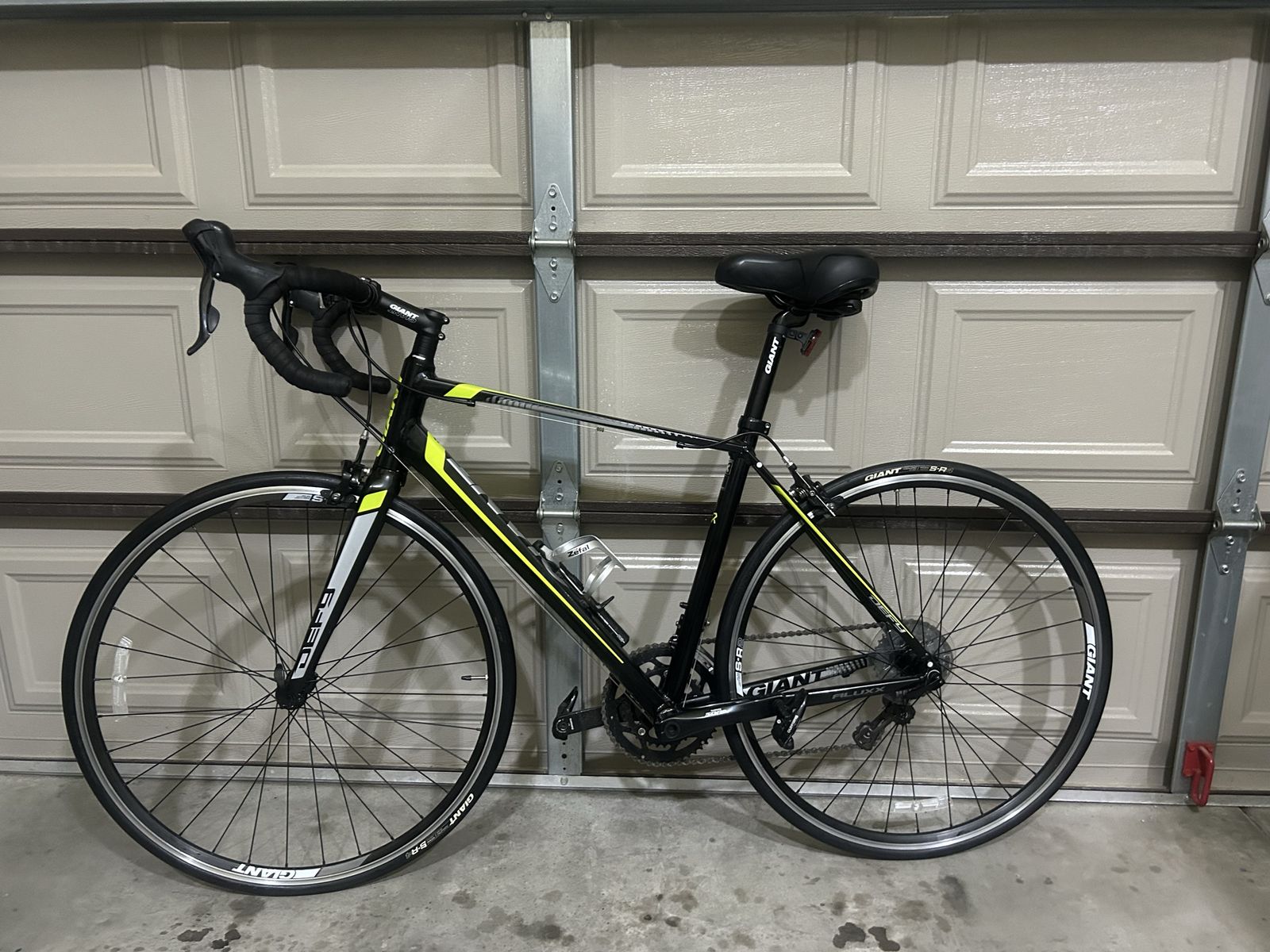 Giant Defy - Road Bike - Medium