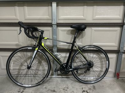 Giant Defy - Road Bike - Medium
