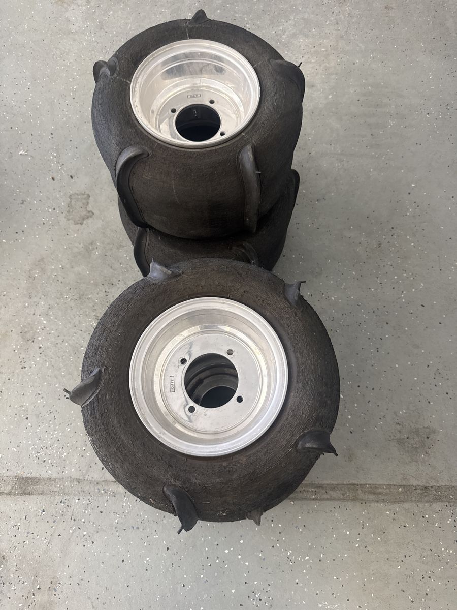 Kids quad paddle tires