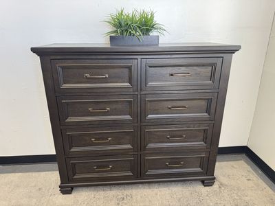 COSTCO 8-DRAWER DRESSER