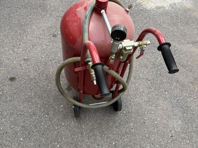 Central Pneumatic 40lb Portable Abrasive Blaster Pressure Sand Blaster with Wheels