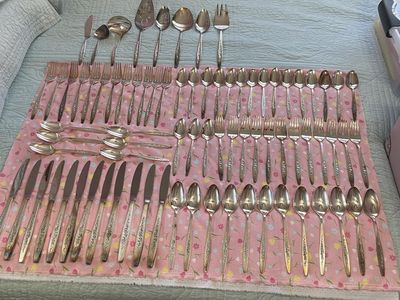 International Silverplate Silverware (Laurel Mist) 80 Pc Set! Service for 12! New in Box