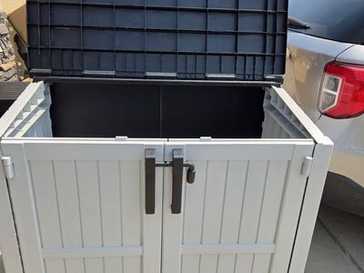 Deck box