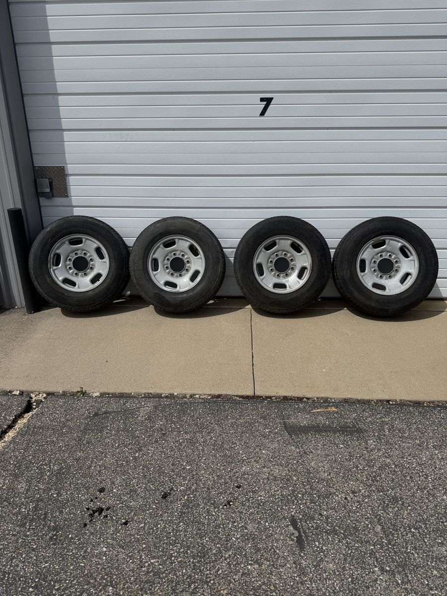 Chevy 2500 wheels & tires