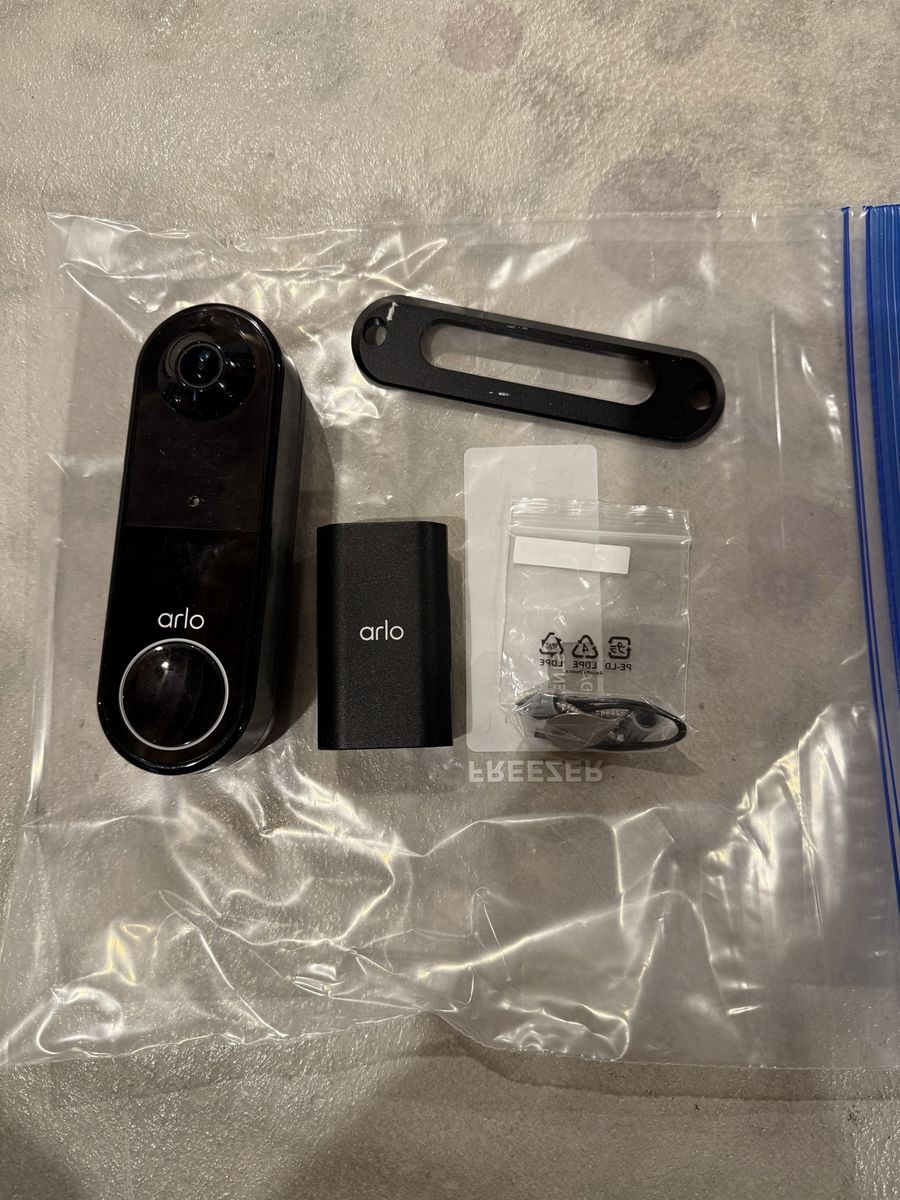 Arlo Essential Wire-Free Video Doorbell black