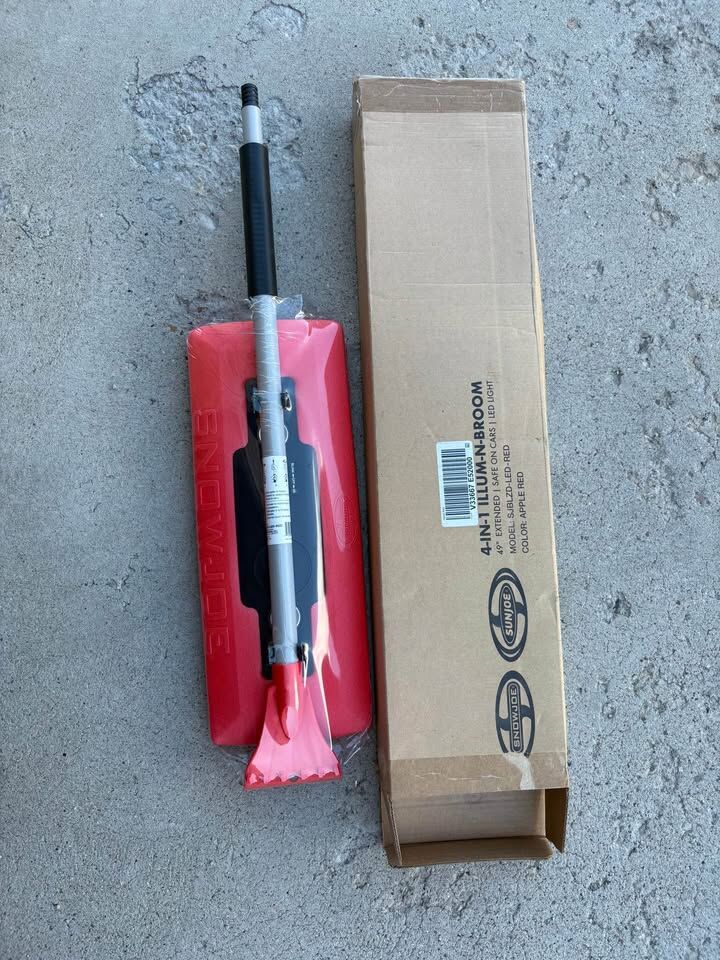 Brand new SnowJoe illum-n Broom ice and snow scraper $30 cash/venmo in Draper