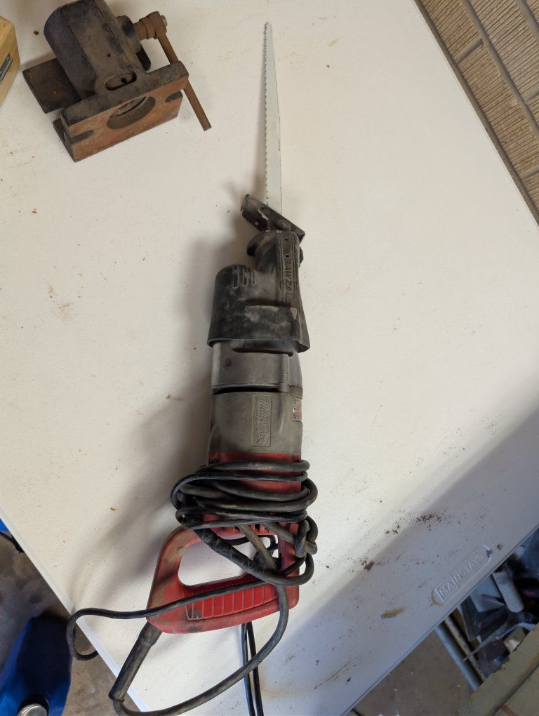 Milwaukee Heavy Duty Sawzall 24T HD Reciprocating Saw - Used, Corded Electric