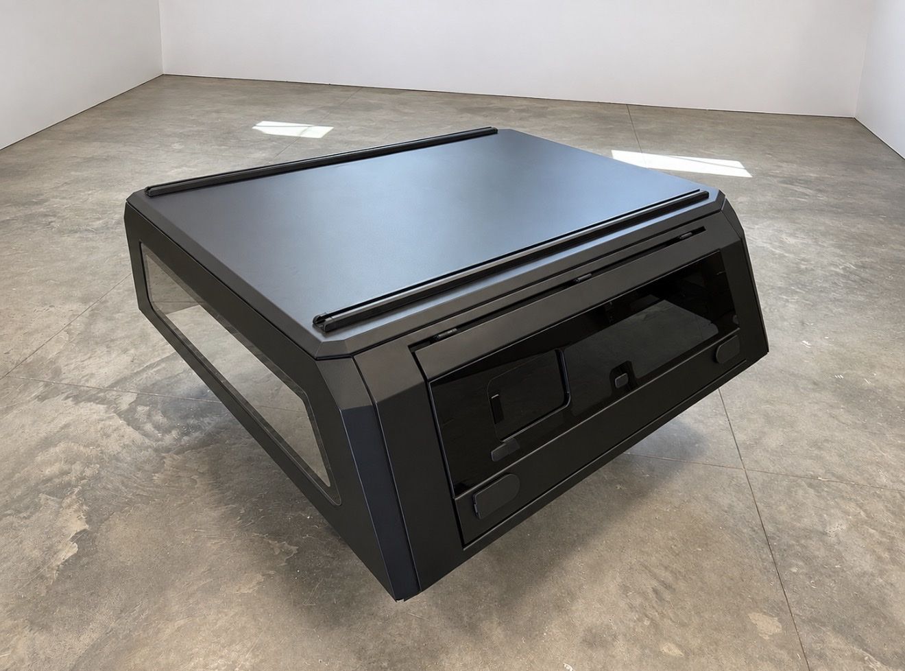 Aluminum Truck Bed Cap With Windows for Tacoma (2016-2023) | 5' Bed | 2015+ Ford F-150 5.5' bed