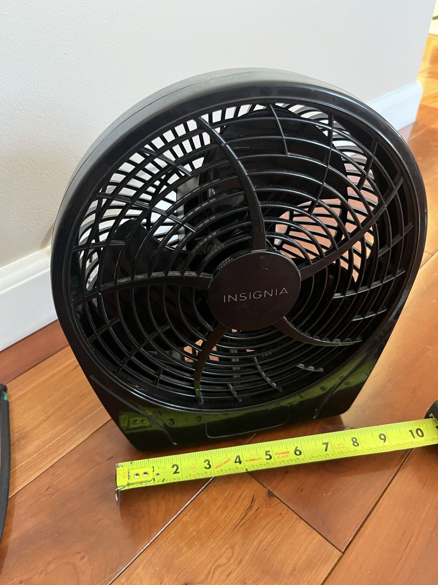 Insignia 9-Inch Personal Table Fan - Black