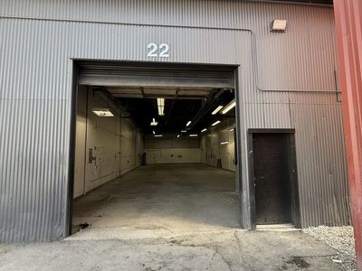 LARGE AUTOMOTIVE / CONTRACTOR WAREHOUSE - 2,748 SF