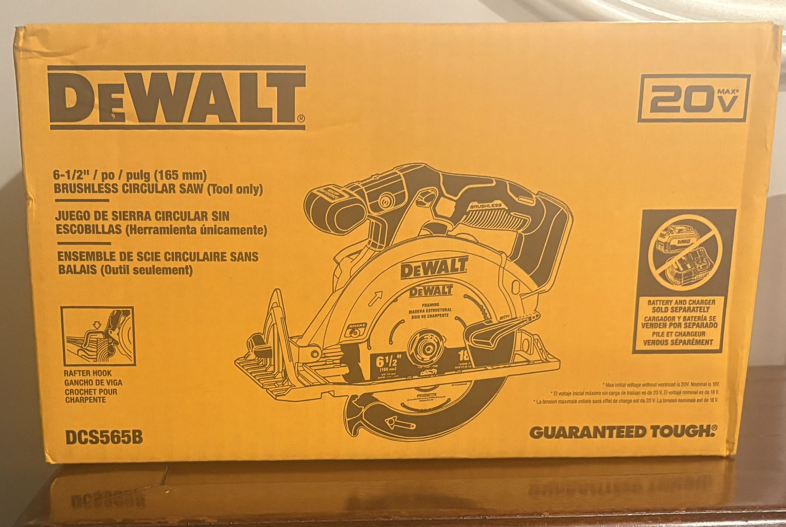 NEW DEWALT 20-volt Max 6-1/2-in Brushless Cordless Circular Saw (TOOL ONLY)