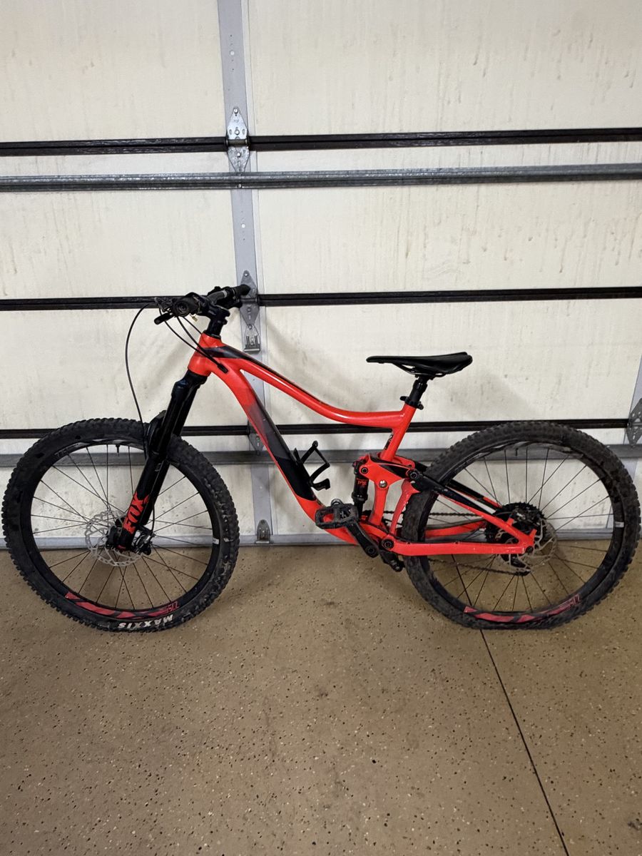 Giant Trance Mountain Bike - Medium - Full Suspension - Red/Black