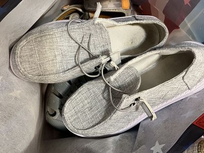 WOMEN'S SHOES