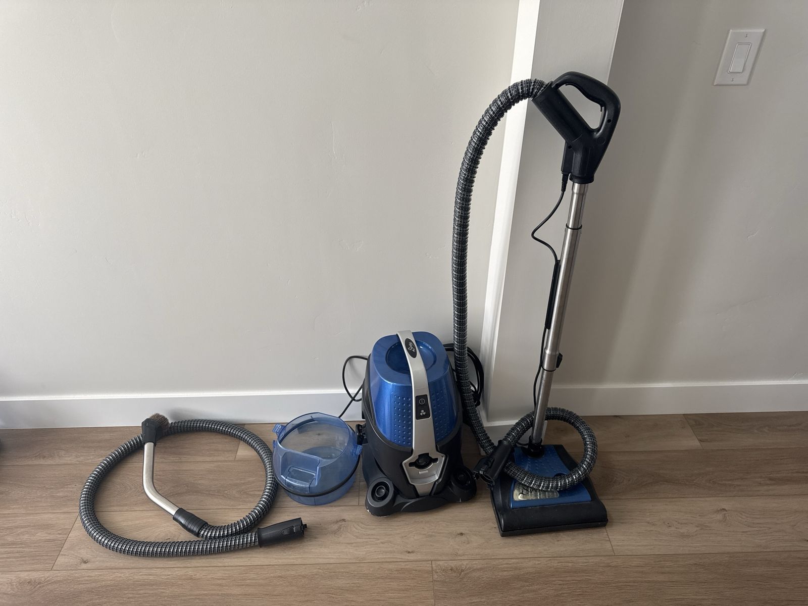 Water filtration vacuum 