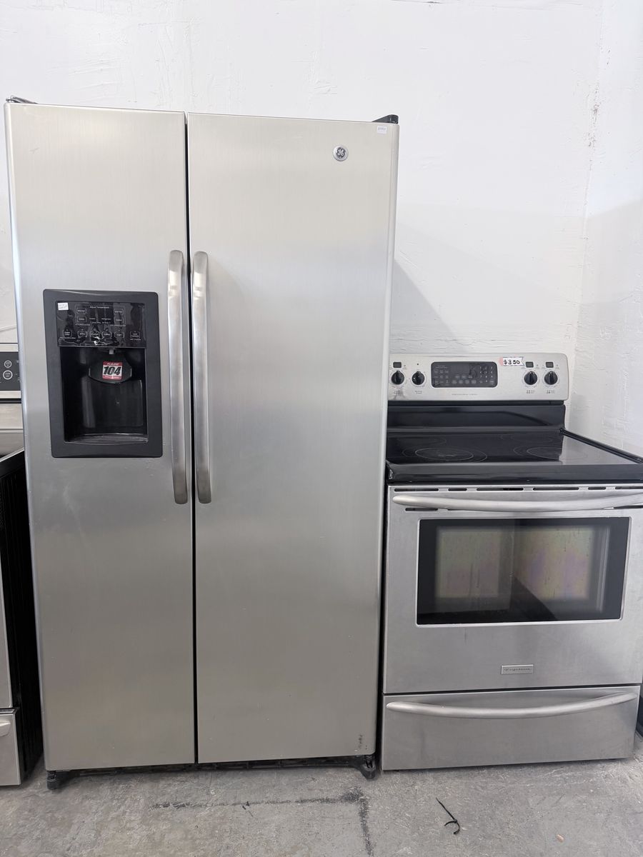 Refrigerador GE Side-by-Side + Estufa Eléctrica Frigidaire Gallery