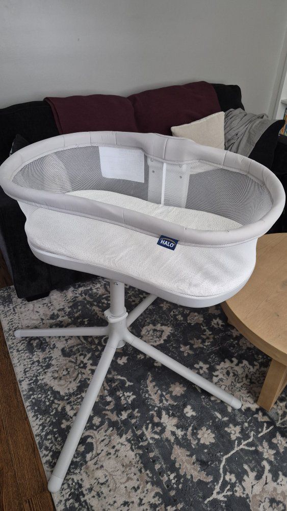 Halo Bassinest swivel sleeper