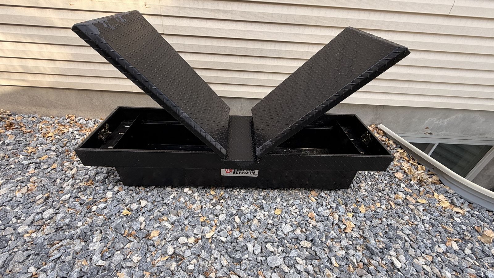 Truck tool box