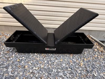 Truck tool box