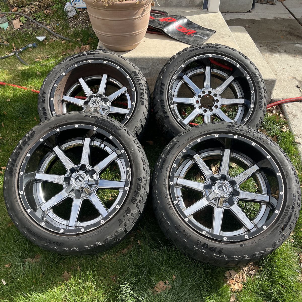 Fuel Maverick Wheels And Tires 33X12.50R22