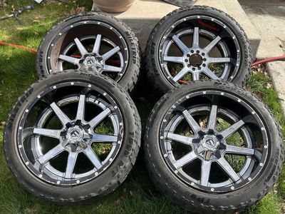 Fuel Maverick Wheels And Tires 33X12.50R22
