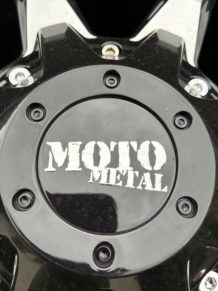 Moto Metal Truck Tire W/rim 275/55R20 117T