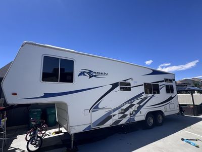 2006 Ragen 5th Wheel RV Toy Hauler