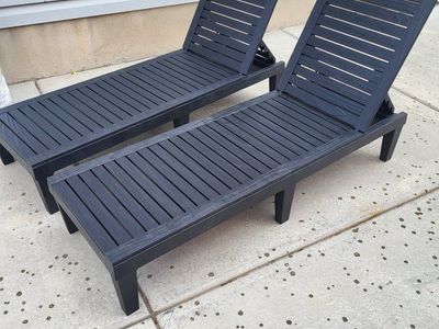 Set of 2* Outdoor Chaise Lounges
Black*
