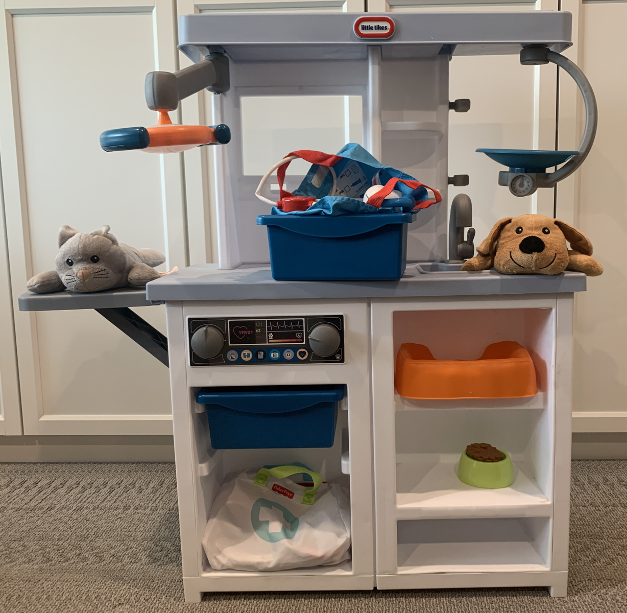 Little Tikes vet clinic playset