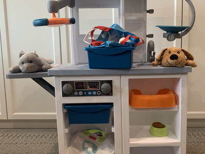 Little Tikes vet clinic playset