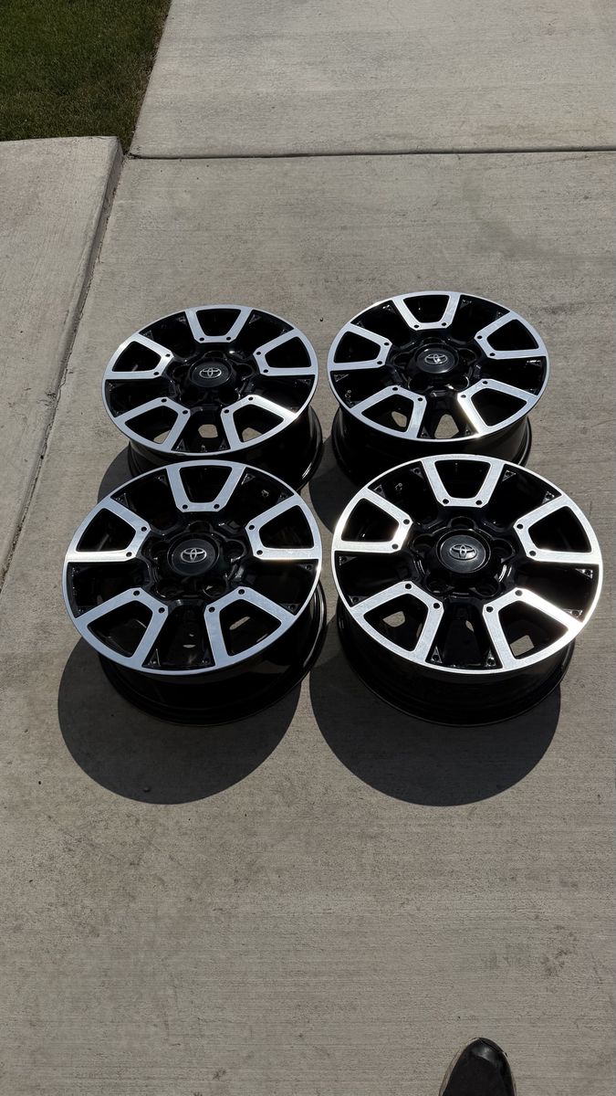 Toyota Tundra Sequoia Land Cruiser Rims 18” with sensors