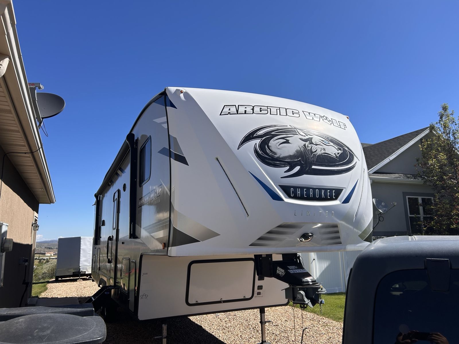 2022 Arctic Wolf Cherokee 287BH