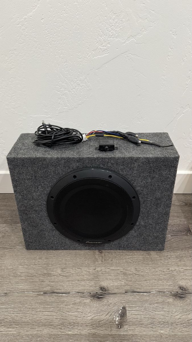 Pioneer 10" active sealed sub w/ built in Amp