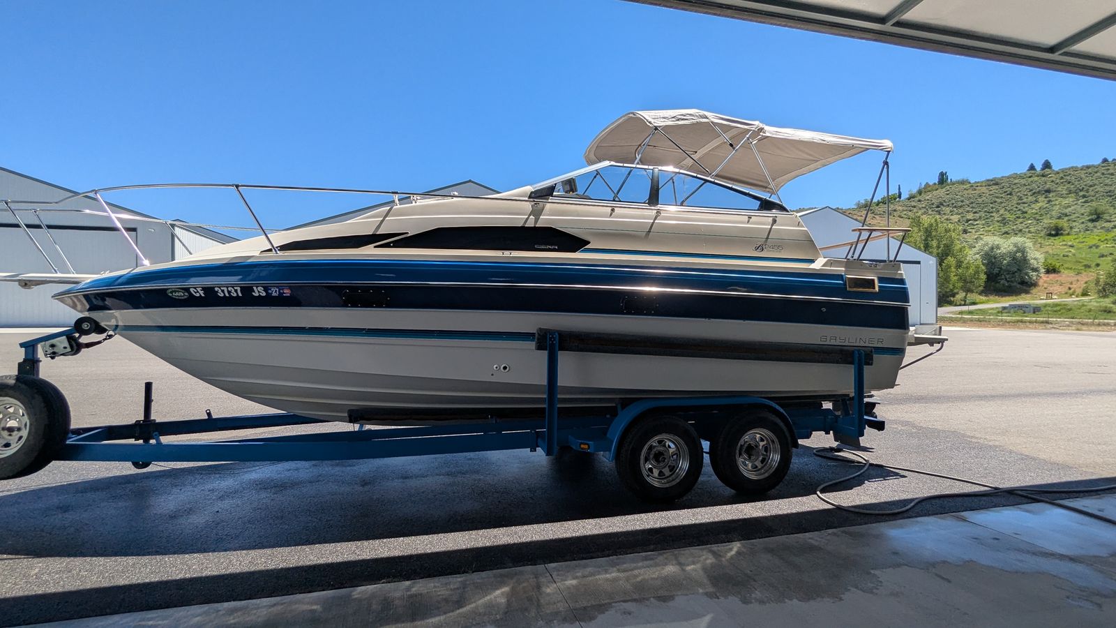 1988 Bayliner Sierra 2455 Cabin Cruiser