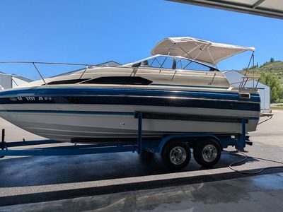 1988 Bayliner Sierra 2455 Cabin Cruiser