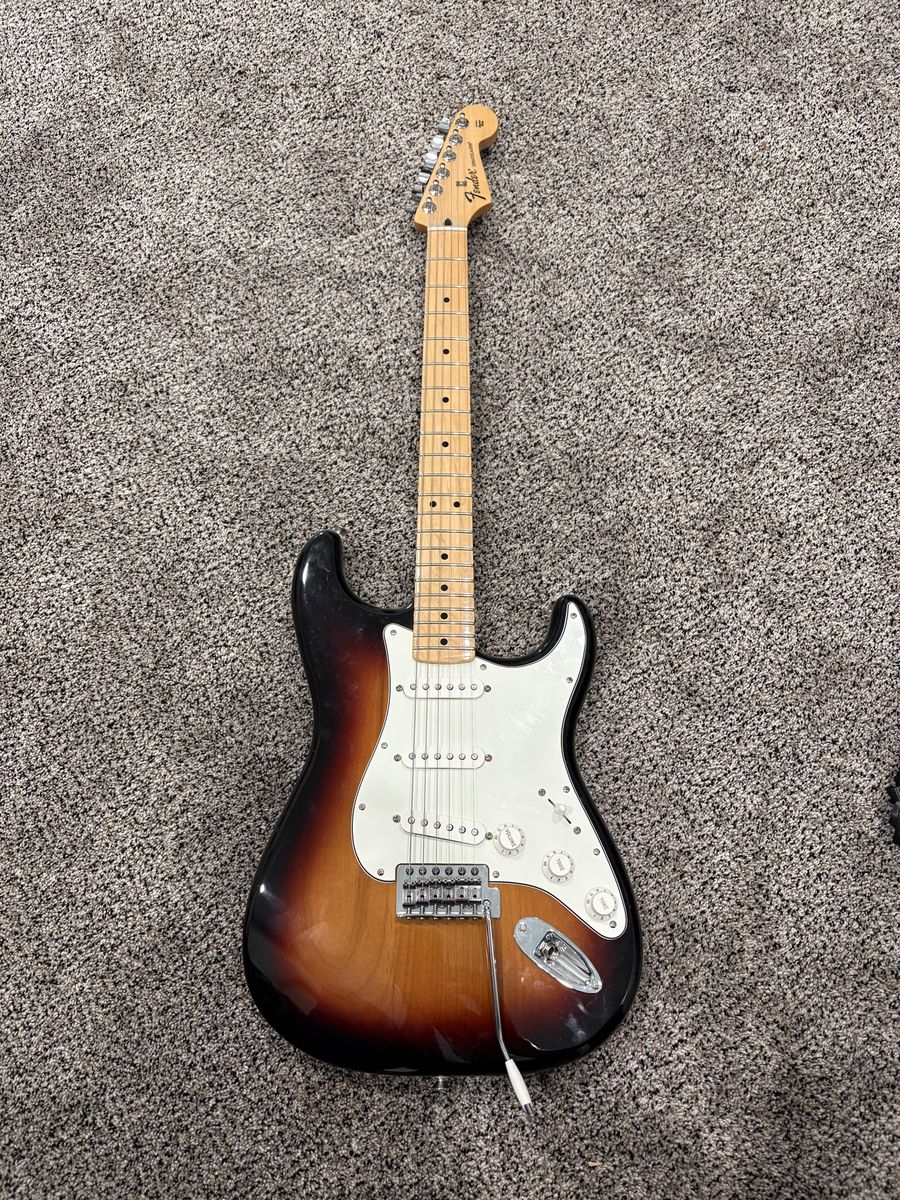2017 Fender Stratocaster “3 Color Sunburst” *NEED GONE*