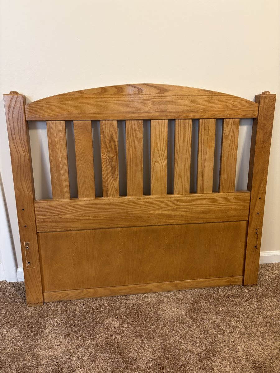 Stanley Wood Twin Headboard & Footboard with Rails & Slats - Light Oak Finish