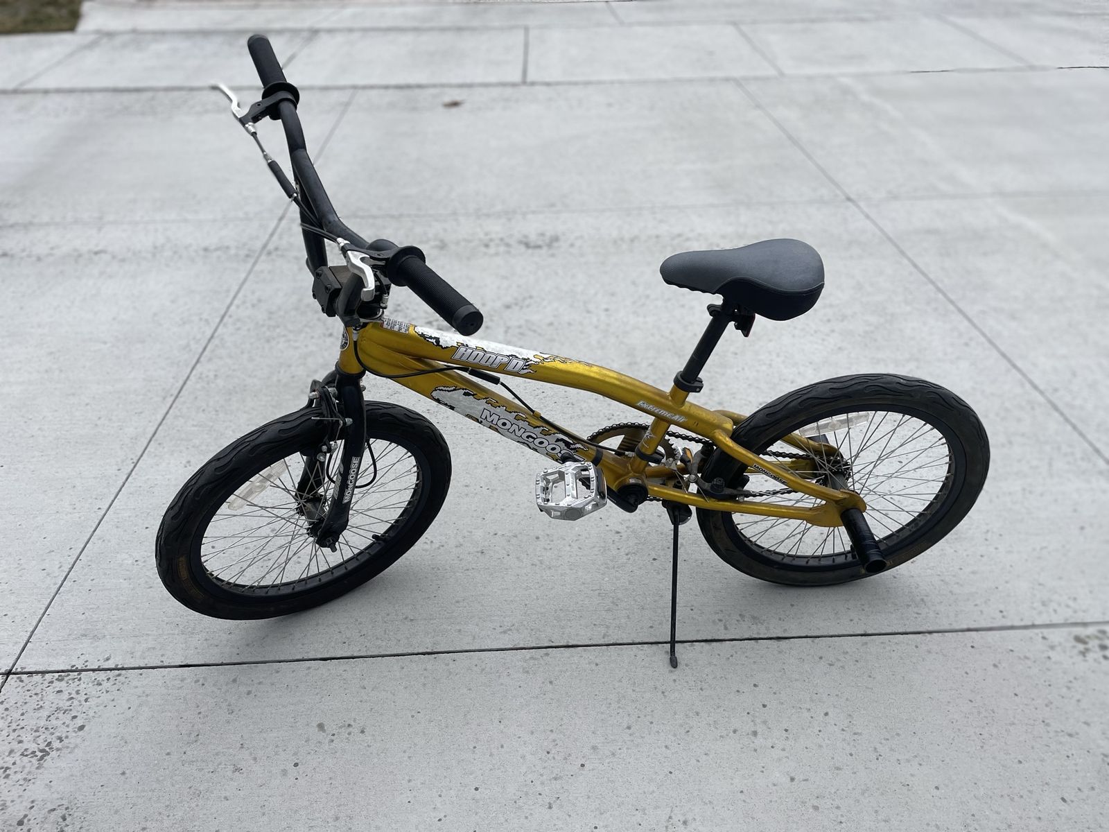 Mongoose Hoop D BMX bike
