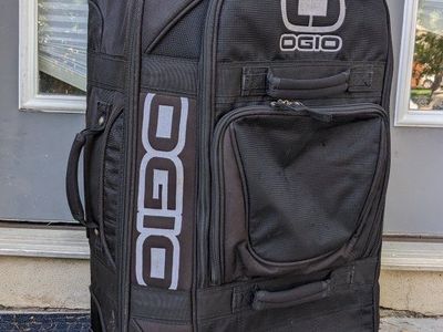 Ogio Wheeled Suitcase Bag