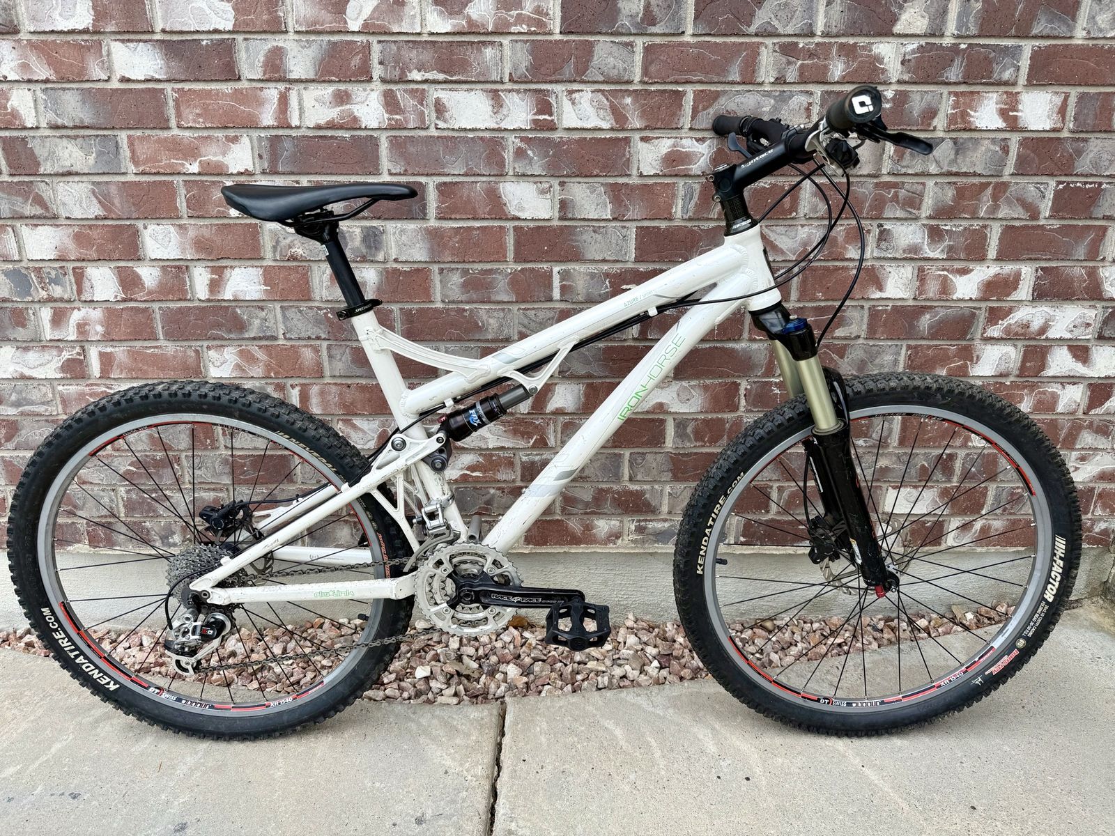 Large Iron Horse Azure Sport Full Suspension MTB