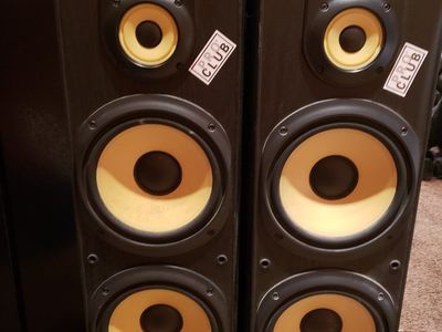 Vintage Sony tower speakers. deno Receiver