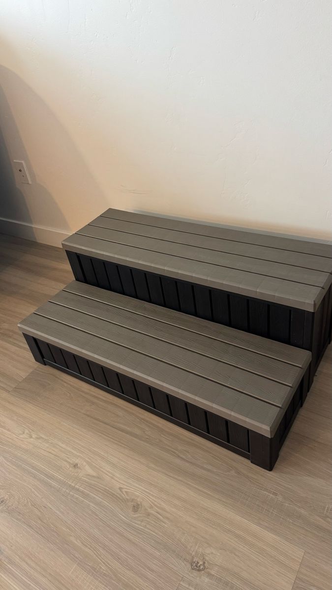 Hot Tub Steps with Storage 36.6" L Gray ( in the box)