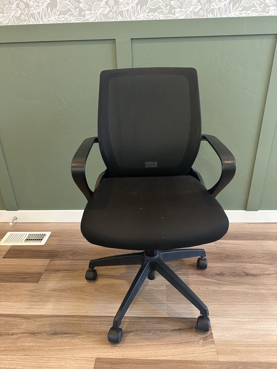 Black Mesh Adjustable Office Chair