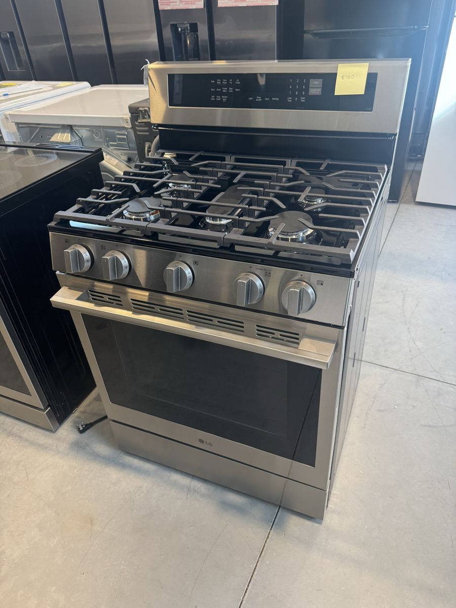 Scratch and dent LG Smart Gas Range w/ Air Fry & ProBake