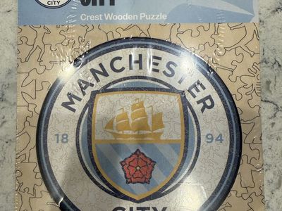 Manchester City FC Official Crest Wooden Puzzle - Medium Size 270 Pieces