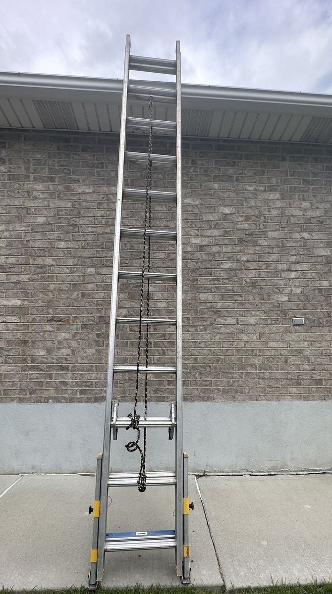 Werner 24 Foot Equalizer Extension Ladder - Model number D1724-2EQ.