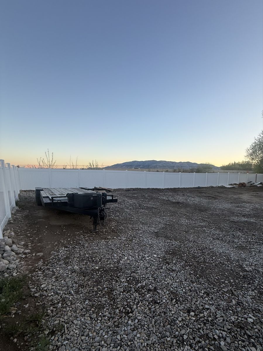 6' White Vinyl fence 240'