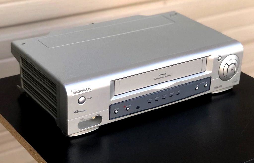 PHILIPS - MVR430MG21 4-Head Video Cassette Recorder VHS HQ Player. ph-801-680-2423