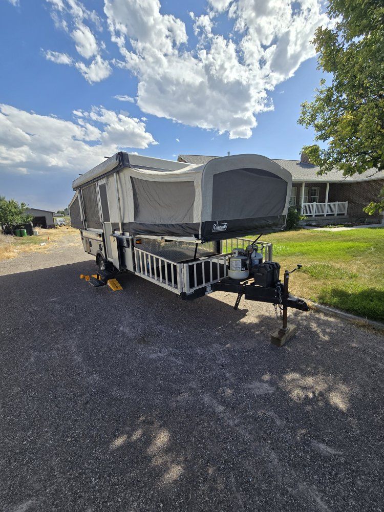 2009 Fleetwood Coleman Evolution E3 Tent Trailer with toy hauler