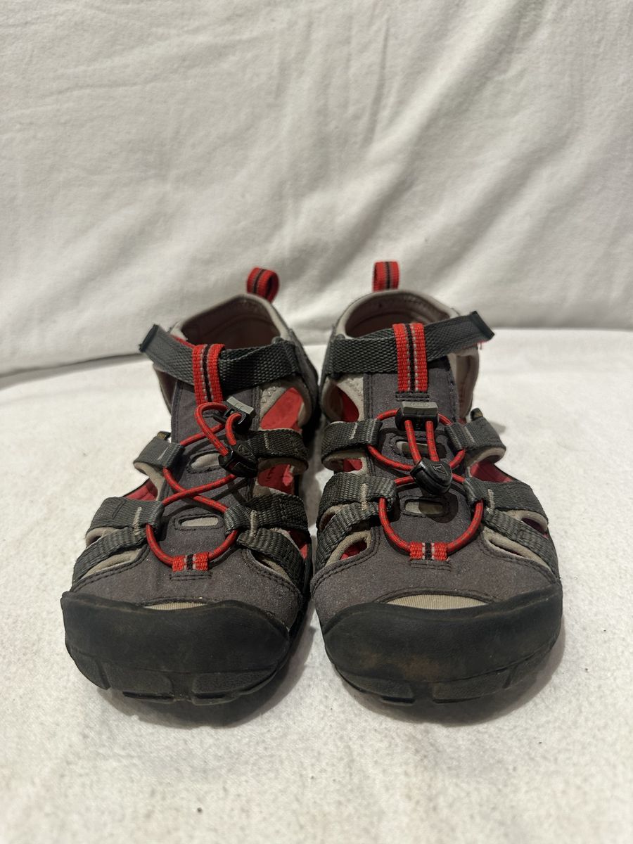 Keen youth size 4 gray/red trim, slim fit, hiking sandals
