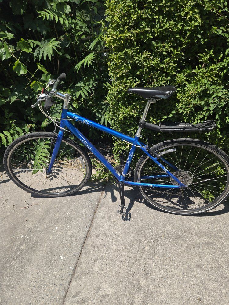 Blue Trek 7200 Hybrid Bike with Rear Rack - Excellent Condition